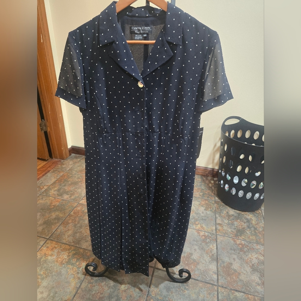 This Vintage is a Cynthia Howie navy blue polka dot midi dres